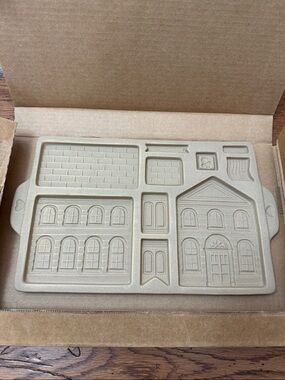 The Pampered Chef Gingerbread Mold - School/Post Office - Stoneware